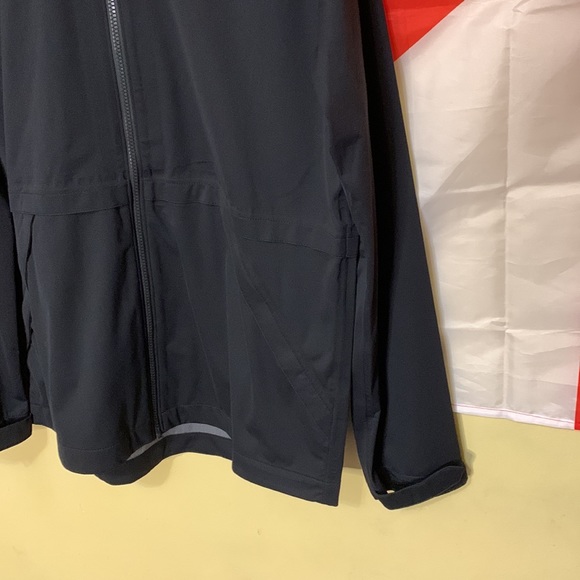 ASICS Women’s Size M Black Rain Jacket - Picture 5 of 8